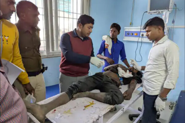 Crime News Ara: पंडाल के पास उत्सव मना रहे युवक को नशाखोर मनचलो ने मारी गोली, घायल का चल रहा ईलाज़