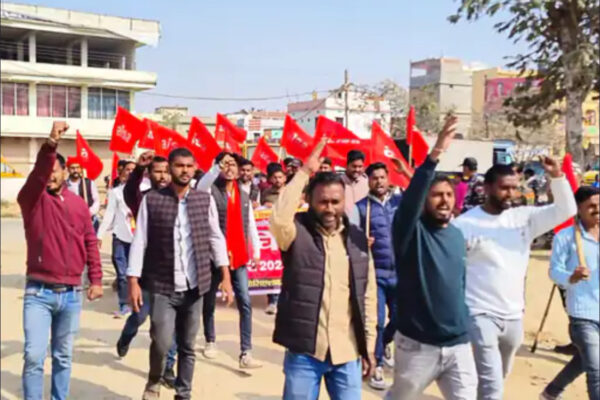 VKSU Senate Meeting: VKSU की सीनेट बैठक में खूब हुआ हंगामा, 30 सूत्री मांगों के साथ AISA ने किया विरोध प्रदर्शन