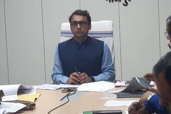 Samiksha Baithak: ज़िलाधिकारी ने कहा- निर्वाचन कार्यों में लापरवाही बरतने पर होगी सख्त कार्रवाई