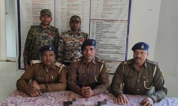 Crime News Ara: गुप्त सूचना पर छापेमारी कर पुलिस ने दो देशी पिस्तौल, पांच ज़िंदा कारतूस और चार खोखा किया बरामद, भाग निकले अपराधी