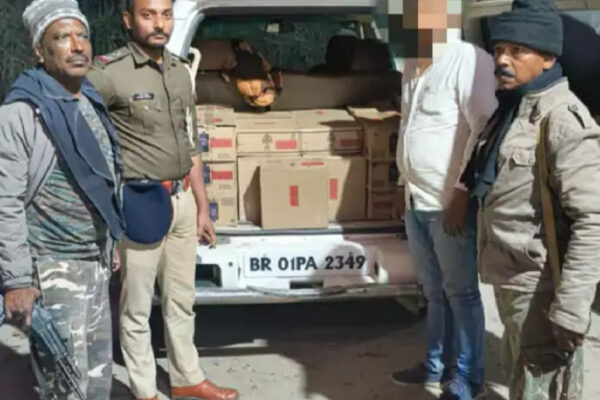 Liquor recovered: कार से 1295 बोतल UP मेड शराब बरामद, दो लोगों के खिलाफ FIR