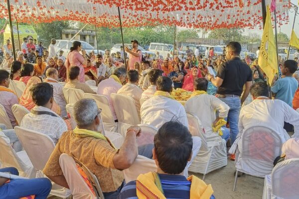 Jansuraj Udghosh Karyakram: झौआ- बेलवनिया में हुआ जनसुराज उद्घोष कार्यक्रम, डॉ पद्मा ओझा ने 300 लोगों को दिलाई सदस्यता