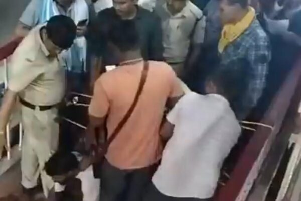 Triple murder in Ara: पहले बाप- बेटी की गोली मार की हत्या, फिर खुद को भी मार ली गोली, तीन मौतों से दहला स्टेशन परिसर