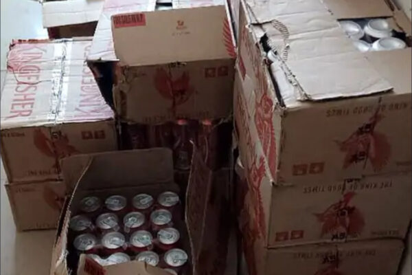 Crime News Ara: 493 लीटर अंग्रेजी व 255 लीटर देसी शराब के साथ धंधेबाज़ गिरफ़्तार, दो फ़रार