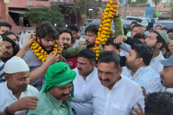 Shabuddin’s Son Osama in Ara: राजद के दावत-ए-इफ्तार में पहुचें शहाबुद्दीन के बेटे ओसामा, हुआ ज़ोरदार स्वागत