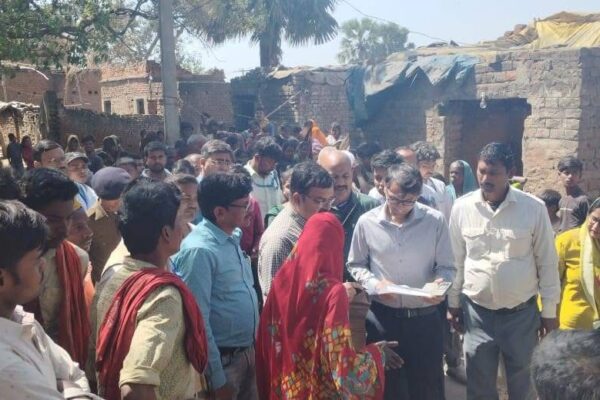 Bhojpur DM: जनकल्याणकारी योजनाओं की स्थिति जानने अचानक कोईलवर पहुँचे DM, अधिकारियों के साथ की बैठक
