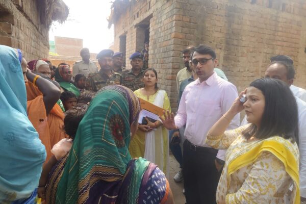 Swacch Bharat Mission: शौचालय विहिन परिवारों को निर्माण और उपयोग के लिए किया जा रहा प्रेरित, DM कर रहे निरीक्षण