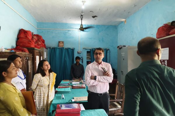 DM visit’s CO ofiice: ज़िलाधिकारी ने चरपोखरी प्रखंड सह अंचल कार्यालय का किया निरीक्षण, दिए अविलंब परिमार्जन व जमाबंदी के निर्देश