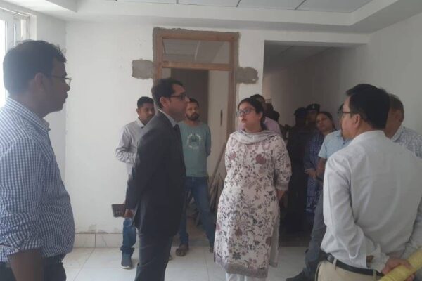 DM visits Sanskritik Bhavan: निर्माणाधीन सांस्कृतिक भवन का DM ने किया निरीक्षण, काम जल्द पूरा करने को कहा