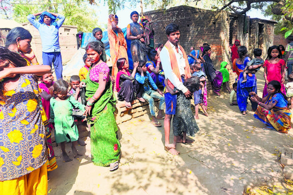 Crime News: परिजनों के साथ ही सोए थे बच्चे, एक बच्चे को ले भागे चोर, गीधा थाने में दर्ज हुआ मामला