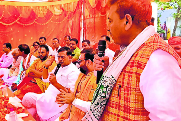 RK Singh on lifting prohibition: पूर्व केंद्रीय मंत्री आर के सिंह बोले- शराब बंदी नहीं है प्रभावी, पुलिस शराब बेचने वालों के चक्कर में रह जा रही