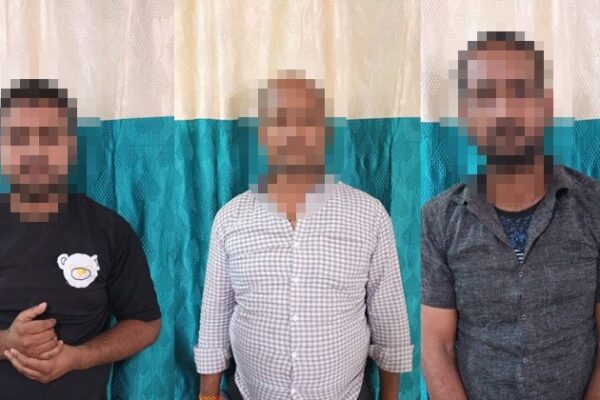 Crime News: बैंक से पैसे निकाल जाने वाले लोगों से पैसे लूटने वाले तीन बदमाश गिरफ़्तार, लूट, चोरी और ठगी के कई मामलों में नाम