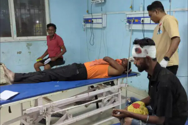 Crime News: कचरा फेकने को लेकर हुआ विवाद, पड़ोसियों ने चाचा और भतीजे की कर दी पिटाई