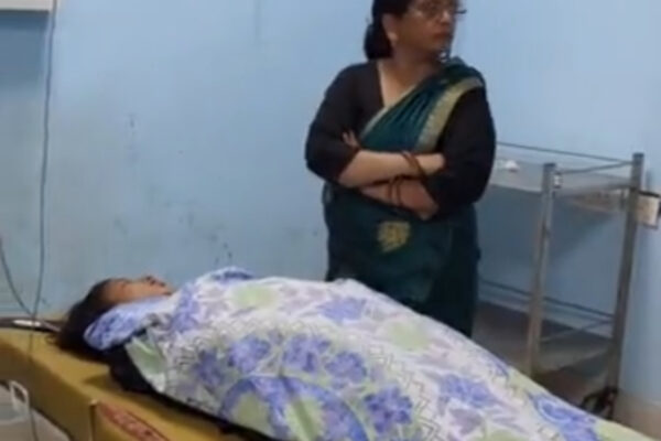 Minor girl found unconcious: बेहोशी की हालत में मिली किशोरी, खुद को टीचर बताने वाली महिला पर परिजनो को शक