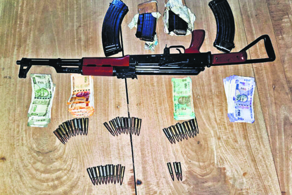 Crime News Ara: ईनामी अपराधी बूटन चौधरी के घर से AK 47 और हैंड ग्रेनेड बारामद, STF और भोजपुर पुलिस ने की संयुक्त कार्रवाई