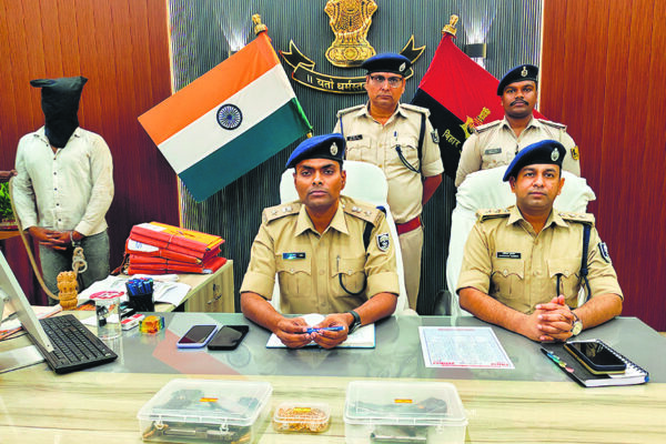 Tanishq loot case: सोना लूटकर भागते लूटेरों से भी हो गई थी छिनतई, तनिष्क लूट में नया एंगल, छीने गये पिस्टल और 128 ग्राम सोने के आभूषण बरामद