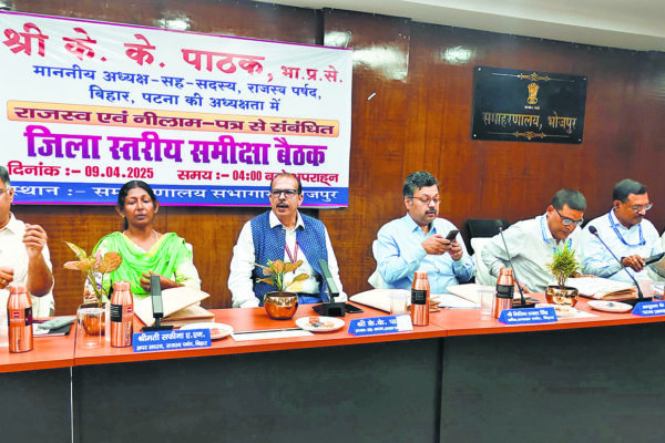 राजस्व एवं नीलाम पत्र वादों से संबंधित समीक्षा बैठक आयोजित, ज़िले में 15,552 नीलाम पत्र वाद लंबित