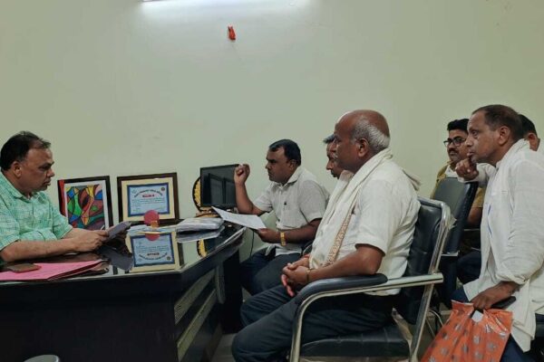 Prathmik Shikshak Sangh: अपनी माँगो को लेकर DEO से मिले बिहार राज्य प्रारंभिक शिक्षक संघ भोजपुर इकाई का प्रतिनिधि मंडल