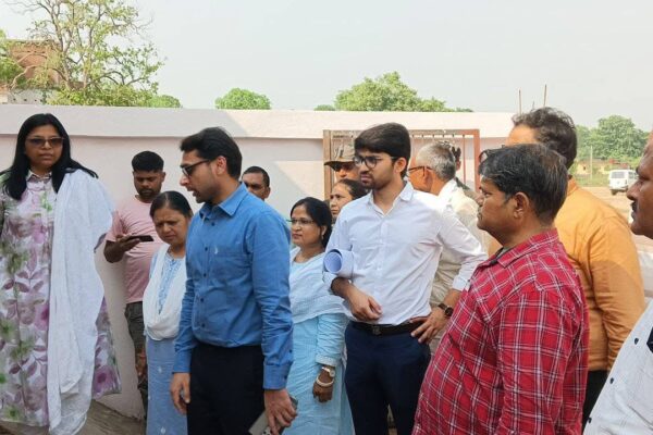 DM Visit’s Koilwar: जिलाधिकारी पहुचें कोईलवर, प्रखंड के कई विकास योजनाओं का किया निरीक्षण