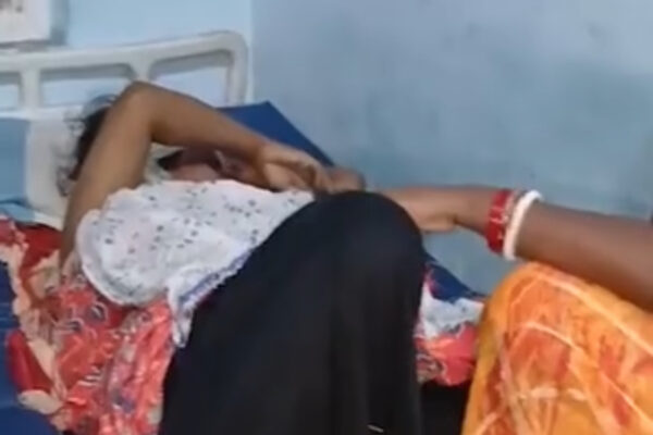 Crime News: मोबाइल छिनतई के दौरान युवती को ट्रेन से धक्का देने के मामले में दो अपराधी गिरफ़्तार, सफ़र कर रहे यात्रियों का सामान व मोबाइल चुराने वाले गैंग के सदस्य