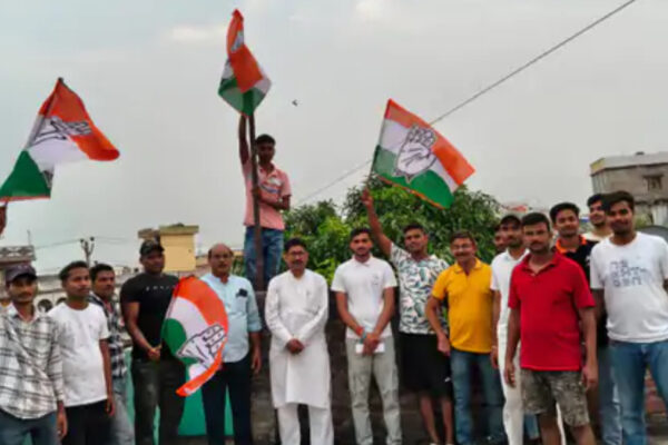 Har ghar Jhanda: अनाइठ धोबी धटवा में कांग्रेस का हर घर झंडा कार्यक्रम, कहा- संकल्प है कि आरा विधानसभा की हर गली, हर मोहल्ले में पार्टी का झंडा लहराए