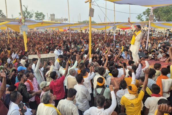 PK in Bhojpur: शाहपुर में गरजे प्रशांत किशोर, कहा- बच्चों के अच्छे भविष्य के लिए वोट करें, आरा में बोले- अच्छे लोग राजनीति में आएँ