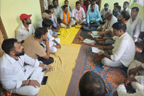 BJP Karyakarta Meet: बूथ सशक्तीकरण के लिए गजराजगंज में भाजपा कार्यकर्ताओं की बैठक