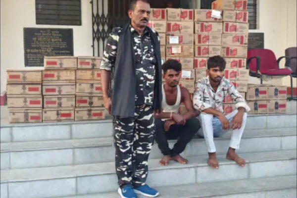 Liquar recovered: ट्रक के केबिन में गुप्त तहख़ाना बना छिपा रखा था अंग्रेज़ी शराब, मद्यनिषेध एवं उत्पाद विभाग की टीम ने पकड़ा