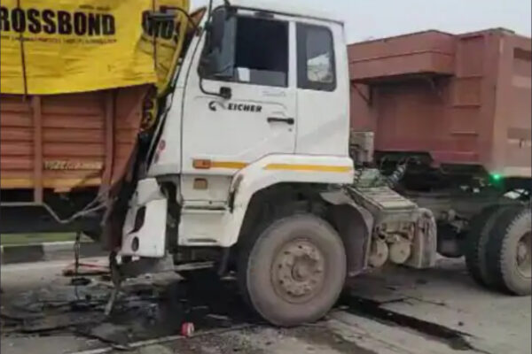 Road accident: आरा-बक्सर नेशनल हाइवे पर तीन ट्रकों की आपस में टक्कर, एक चालक की मौत