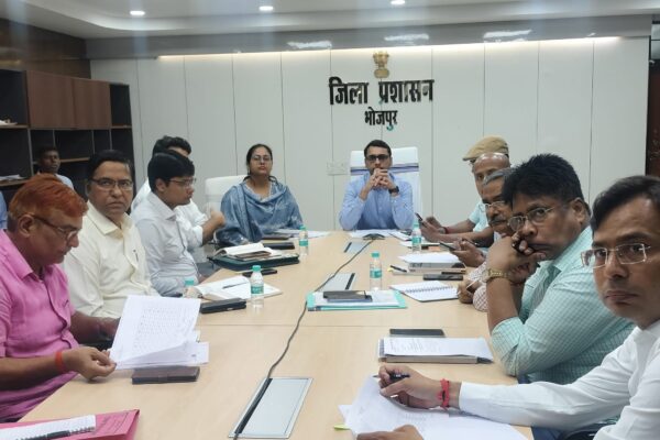 Preparation of Flood: बाढ़ पूर्व तैयारियों को लेकर ज़िलाधिकारी ने की समीक्षा बैठक, कहा- बाढ़ से निपटने को रहे तैयार