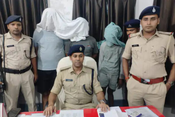 Crime News: साइबर सेल थाना ने छापेमारी कर ठगी गिरोह के मास्टरमाइंड समेत तीन ठगों को गिरफ्तार
