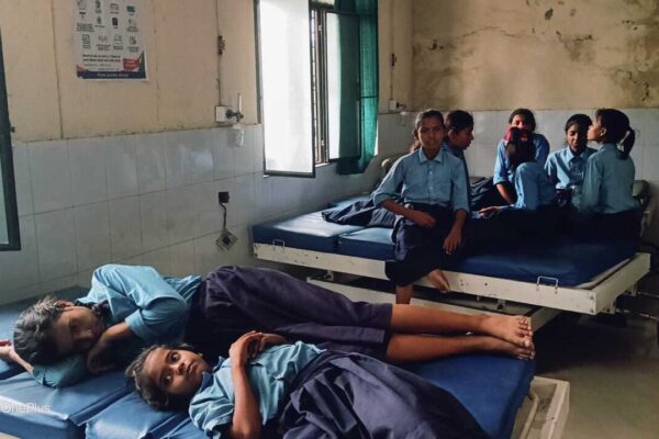Food poisoning after Mid day meal: मध्याह्न भोजन के चावल में उबल गई छिपकली! विषाक्त खाना खाने से 48 से अधिक बच्चे बीमार