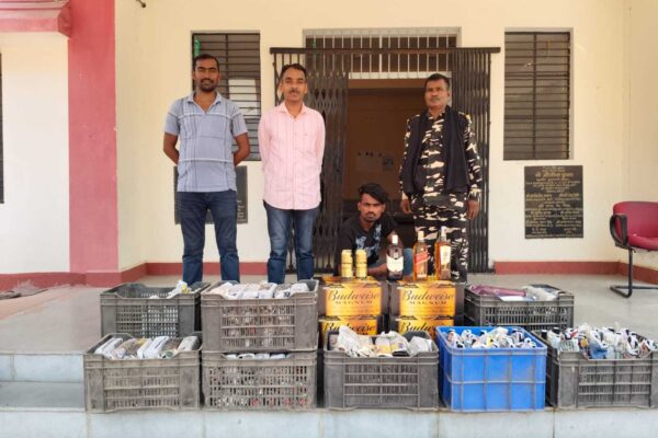 Liquour recovered: बिना नंबर वाली लग्ज़री कार से 192 लीटर शराब बरामद, मौक़े से एक गिरफ़्तार