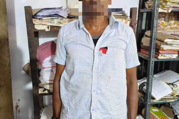 Crime News: महिला से कर रहे थे ठगी, शोर मचाने पर पुलिस ने पकड़ा, अंतरराज्यीय ठग गिरोह का मुख्य अभियुक्त गिरफ़्तार