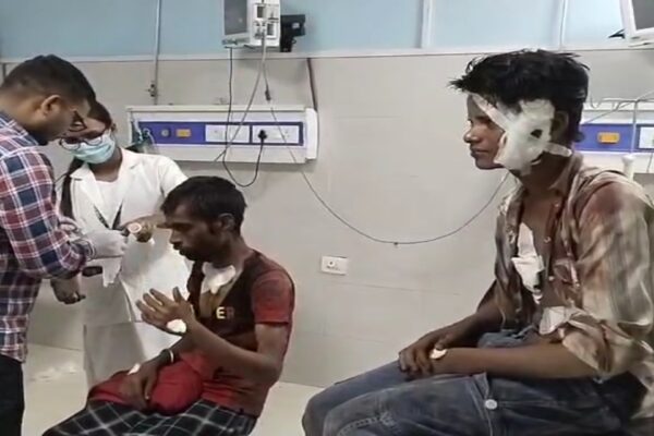 Fight between friends for Samosa gone wrong: समोसा खाने गए दोस्तों में मारपीट, एक ने ब्लेड से किया वार तो दूसरे ने ईंट से किया प्रहार, दोनों घायल