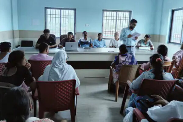 Swashth Nari- Sashakt Nari: स्वस्थ नारी, सशक्त नारी अभियान को ले सीएचसी सभागार में हुई बैठक