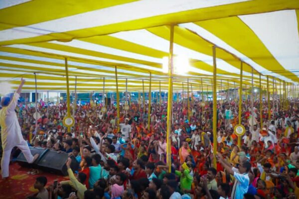 Prashant Kishore in Karakat: काराकाट के गोड़ारी मैदान में प्रशांत किशोर को सुनने उमड़ा जनसैलाब, भोजपुर की हुई बड़ी भागीदारी